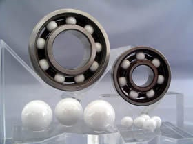 軽くて高精度のセラミックボールベアリング