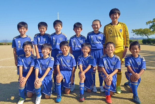 サッカーのクラブチーム集合写真